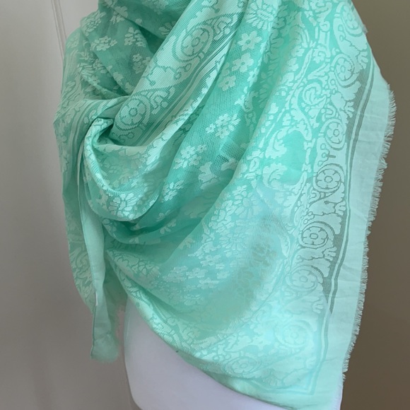 Mint green scarf - Picture 3 of 3